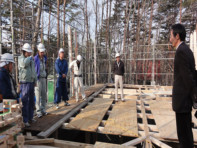 建て方の開始です。初めにお施主様挨拶です